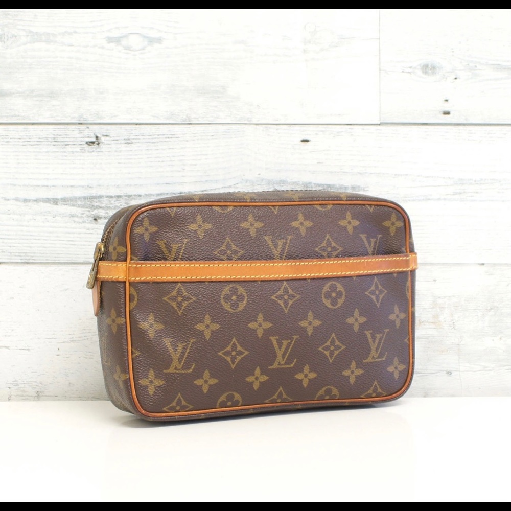 LOUIS VUITTON Monogram Clutch